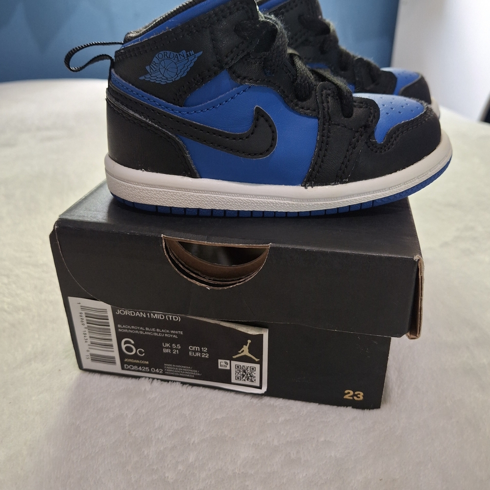 Jordan Kids' Sneakers in Black and Blue